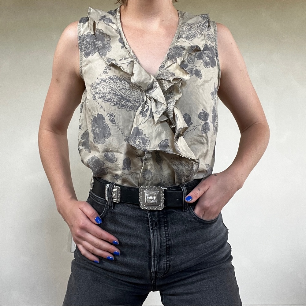 CAbi Gray Tan Sleeveless Ruffled Blouse